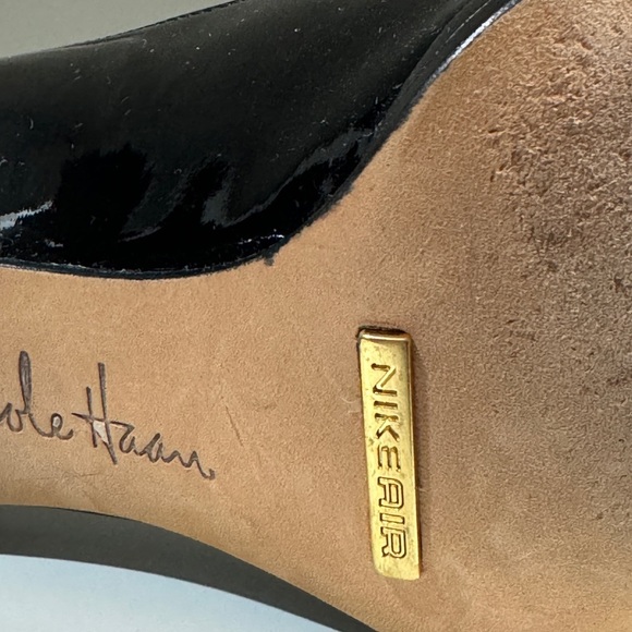 Class!  Cole Haan Black Patent Leather Heels - Sz 6 EUC - Picture 6 of 7